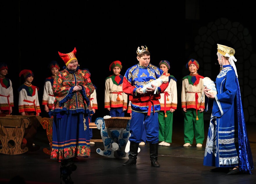 Театральная студия епархиальной школы представила свой новый спектакль «Жар-Птица»