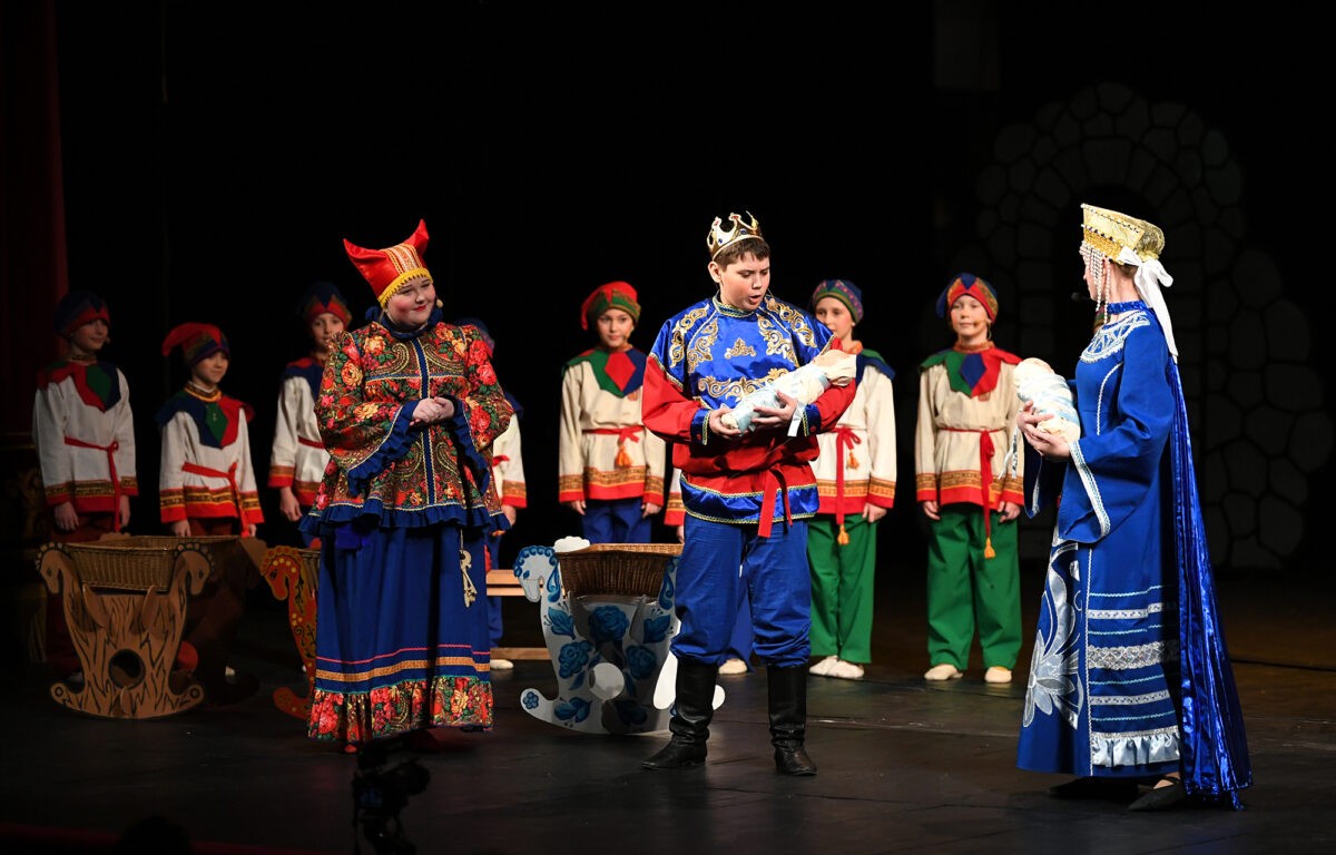 Театральная студия епархиальной школы представила свой новый спектакль «Жар-Птица»