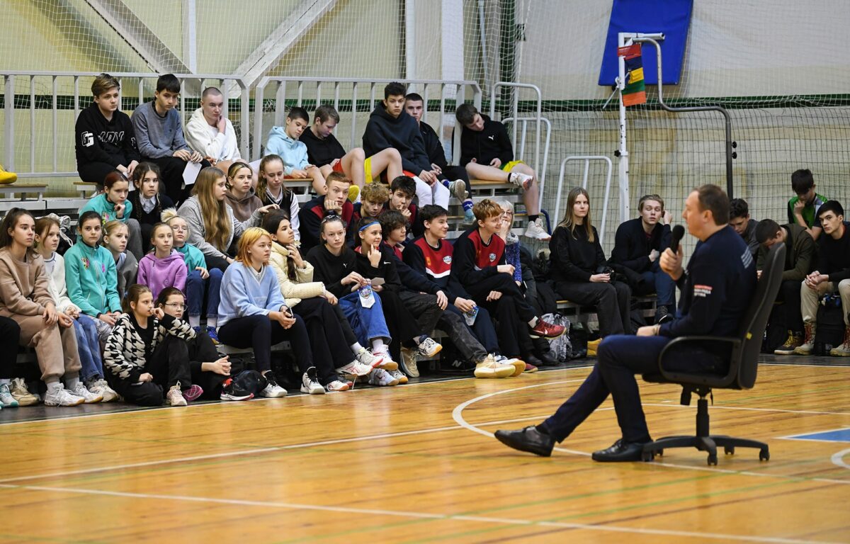 Прославленный российский волейболист провел мастер-класс для юных тверских спортсменов