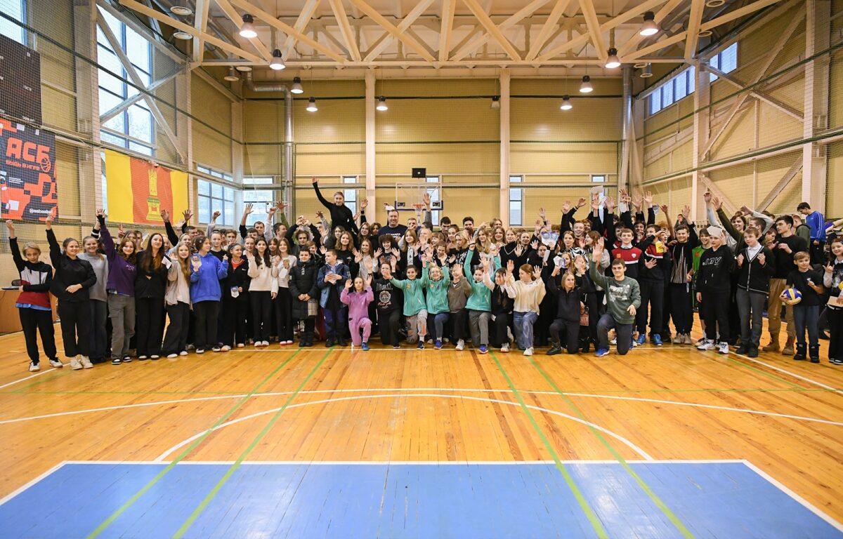 Прославленный российский волейболист провел мастер-класс для юных тверских спортсменов