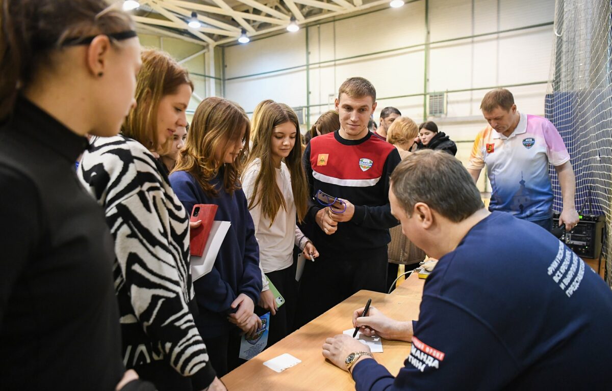 Прославленный российский волейболист провел мастер-класс для юных тверских спортсменов