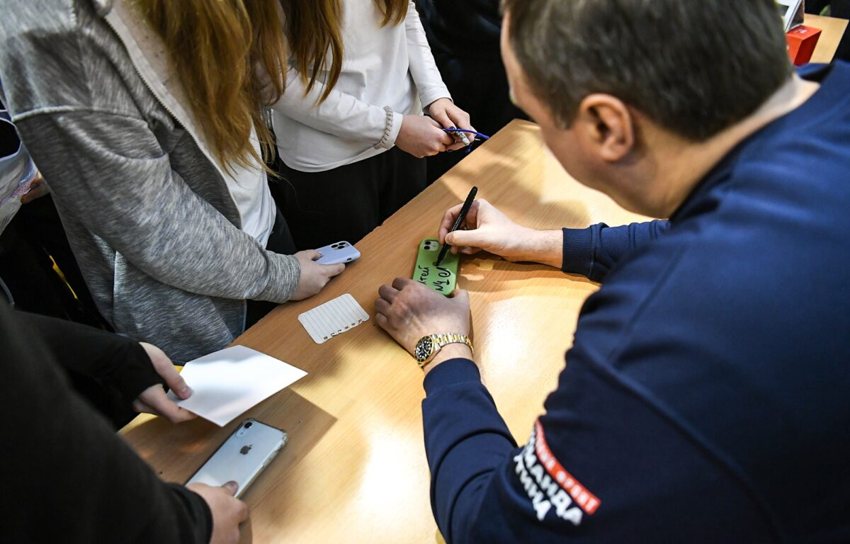 Прославленный российский волейболист провел мастер-класс для юных тверских спортсменов