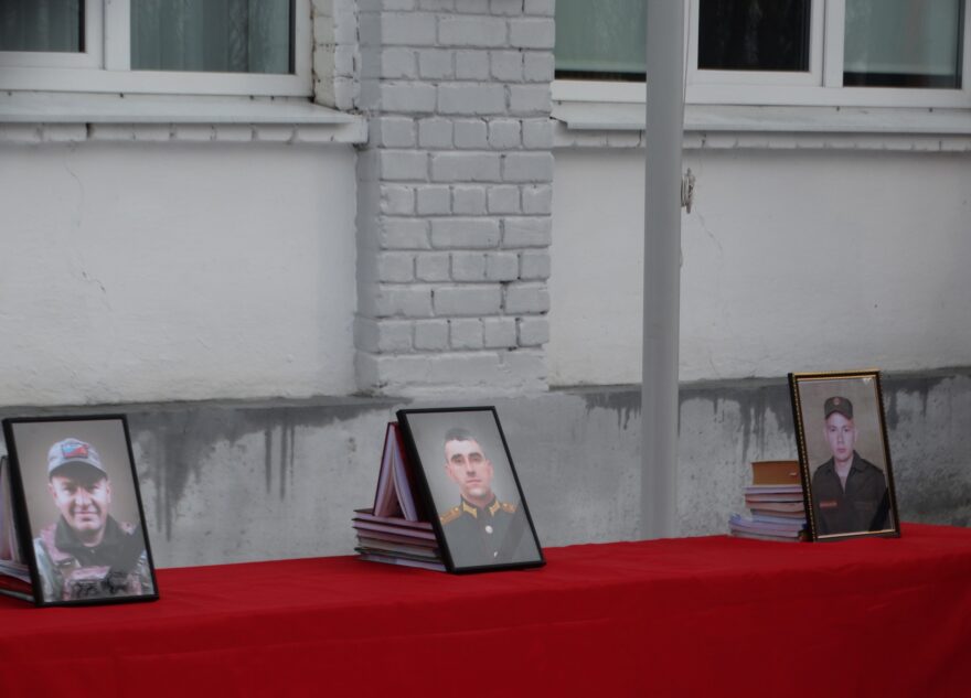 В Тверской области почтили память трех бойцов, погибших в СВО