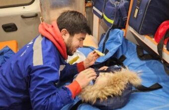 В Твери прохожие спасли замерзающего ребенка без шапки и ботинок