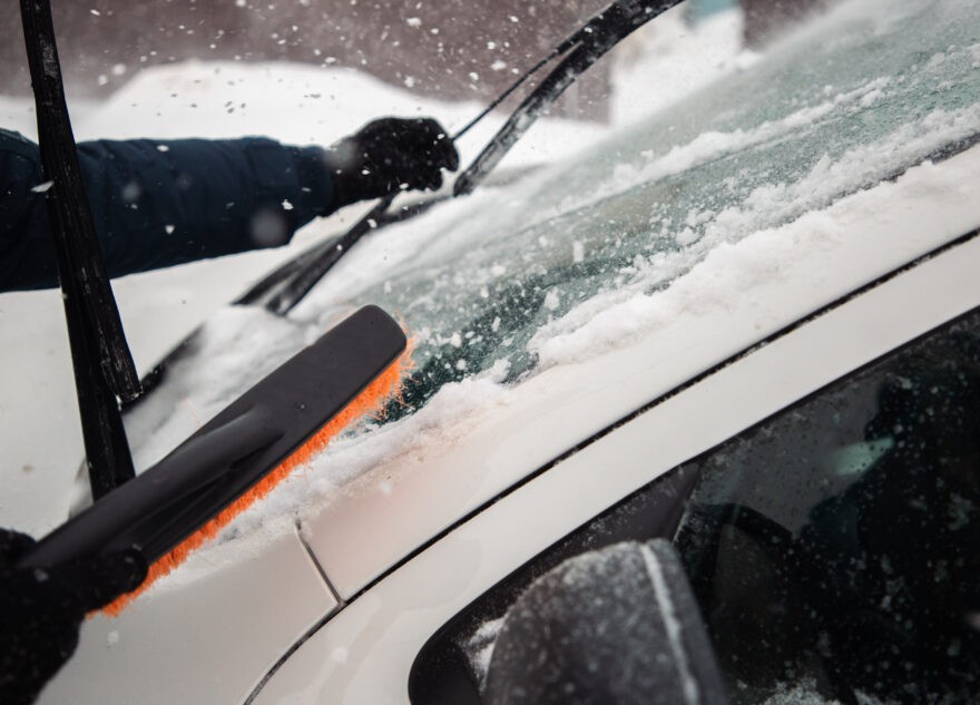 Под Тверью женщина помогла неблагодарному таксисту выбраться из «снежного плена»