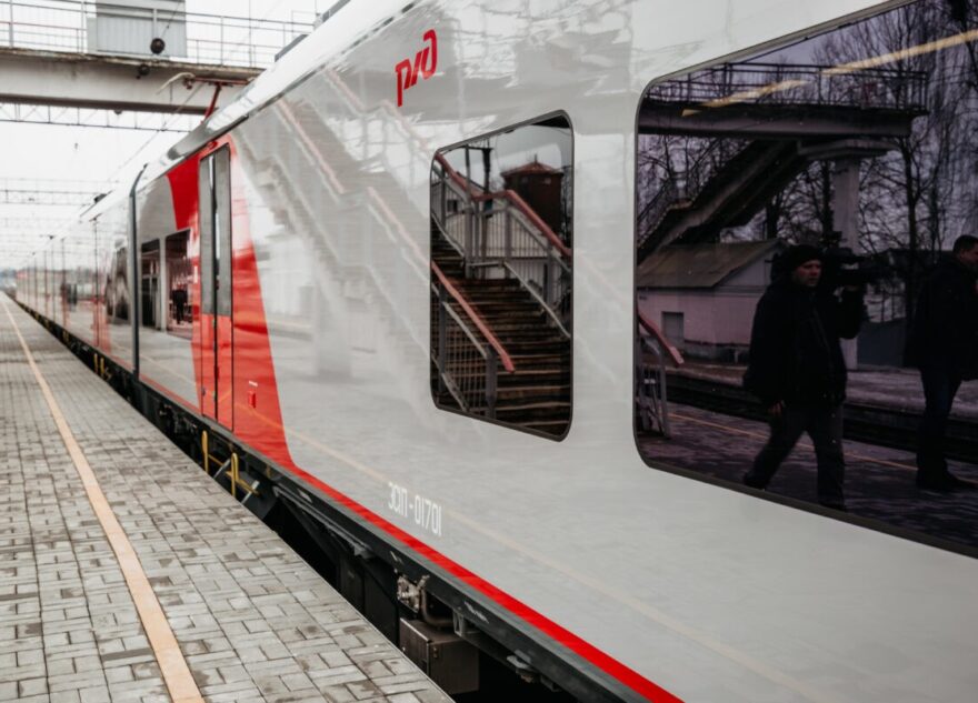 В Тверской области поезд насмерть сбил школьницу из Санкт-Петербурга В Тверской области поезд насмерть сбил школьницу из Санкт-Петербурга
