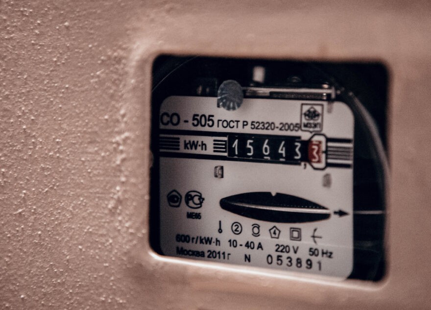 Жителям Тверской области рассказали, как сэкономить деньги на электричестве