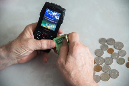 С телефонного мошенника из Тверской области взыскали похищенную сумму С телефонного мошенника из Тверской области взыскали похищенную сумму