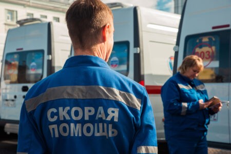 Для медработников, помогающим участникам СВО, продлили меры поддержки