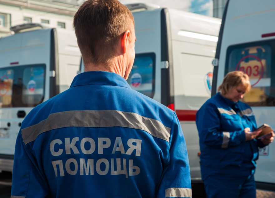 Для медработников, помогающим участникам СВО, продлили меры поддержки