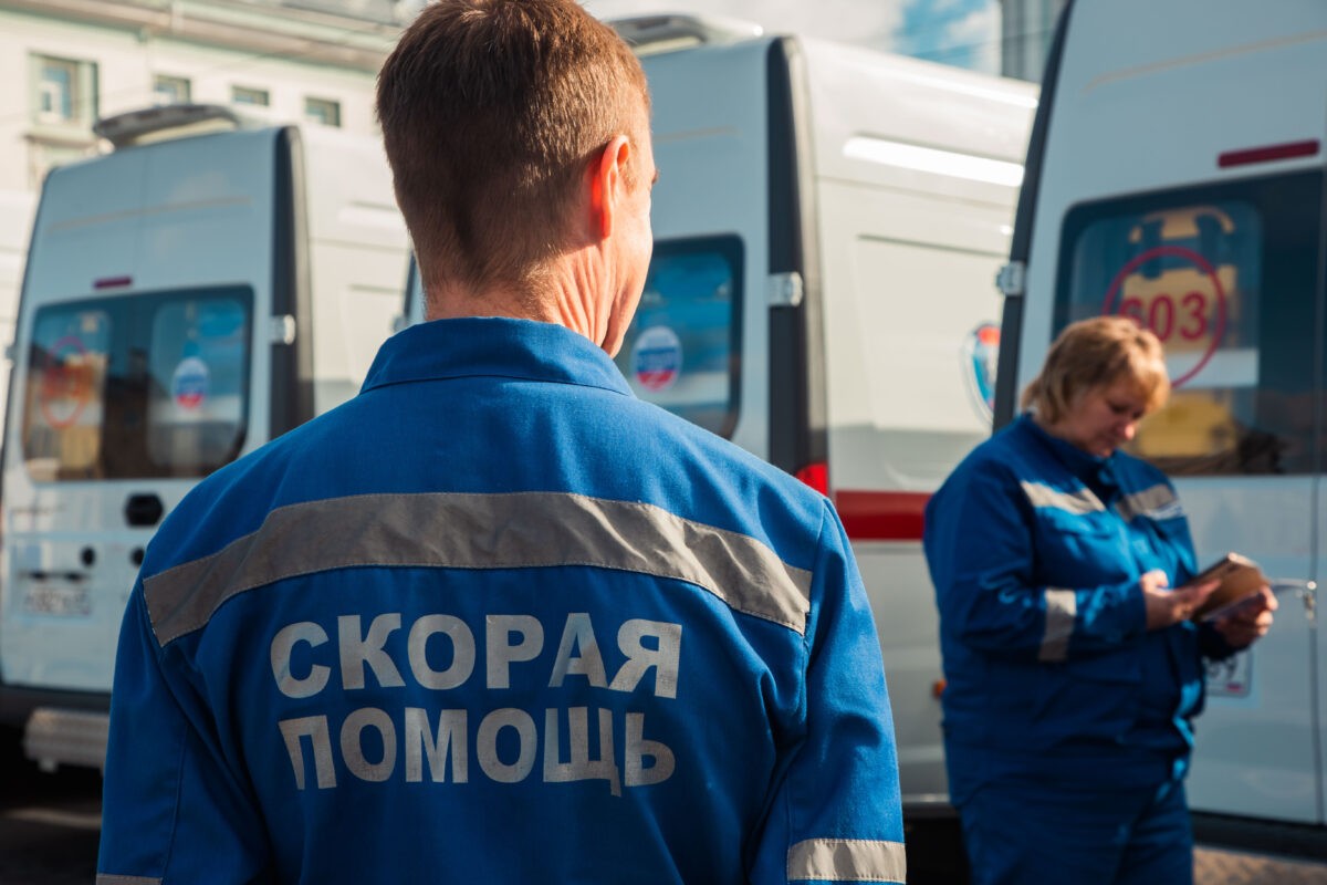 Для медработников, помогающим участникам СВО, продлили меры поддержки