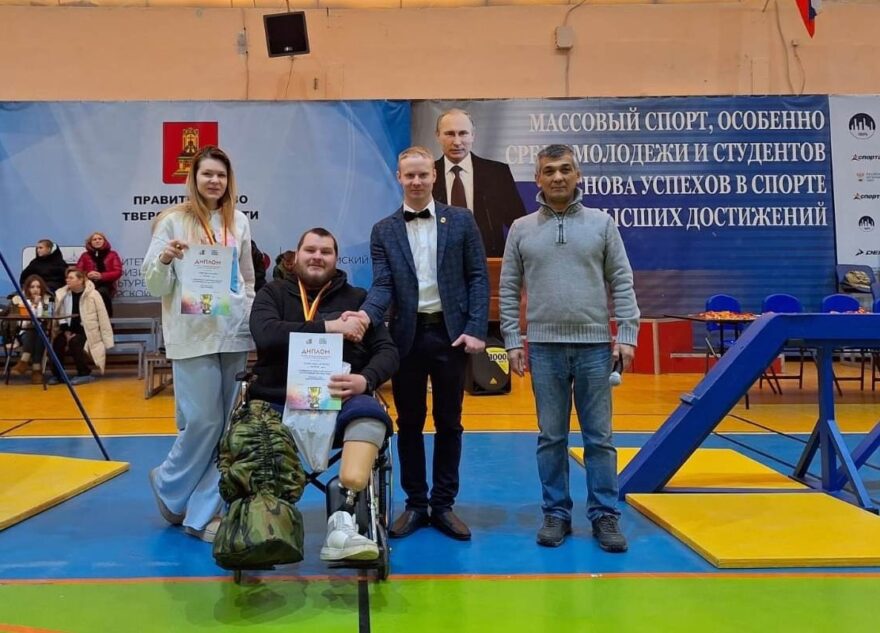 Боец СВО после тяжелого ранения стал чемпионом Тверской области по метанию ножа