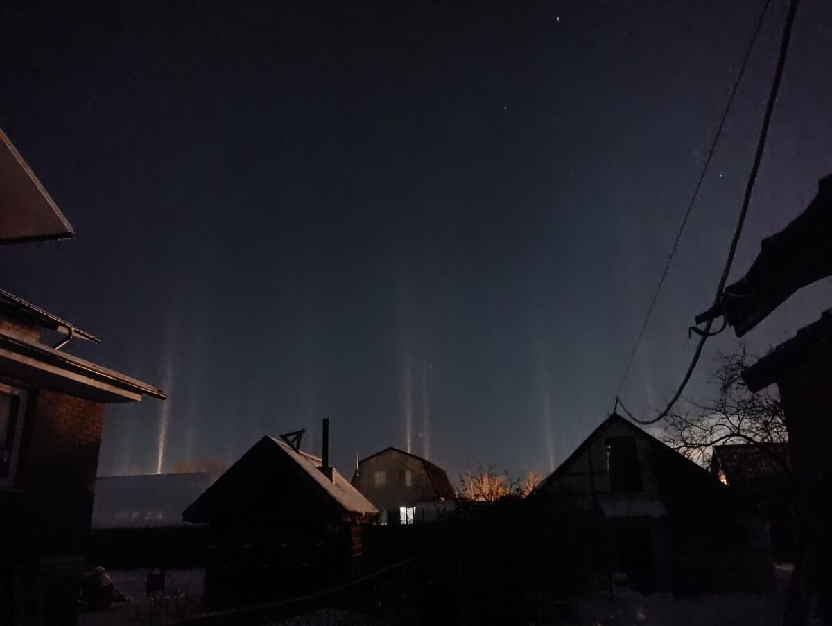 Ночью тверское небо пронзили световые столбы