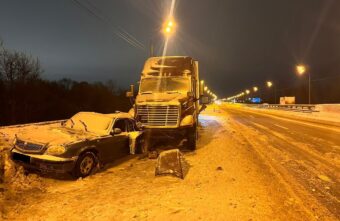 Два человека пострадали в Тверской области из-за водителя, который поехал на "красный" Два человека пострадали в Тверской области из-за водителя, который поехал на "красный"