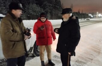 В Рождество волонтеры спасли в Тверской области дедушку и четырех подростков