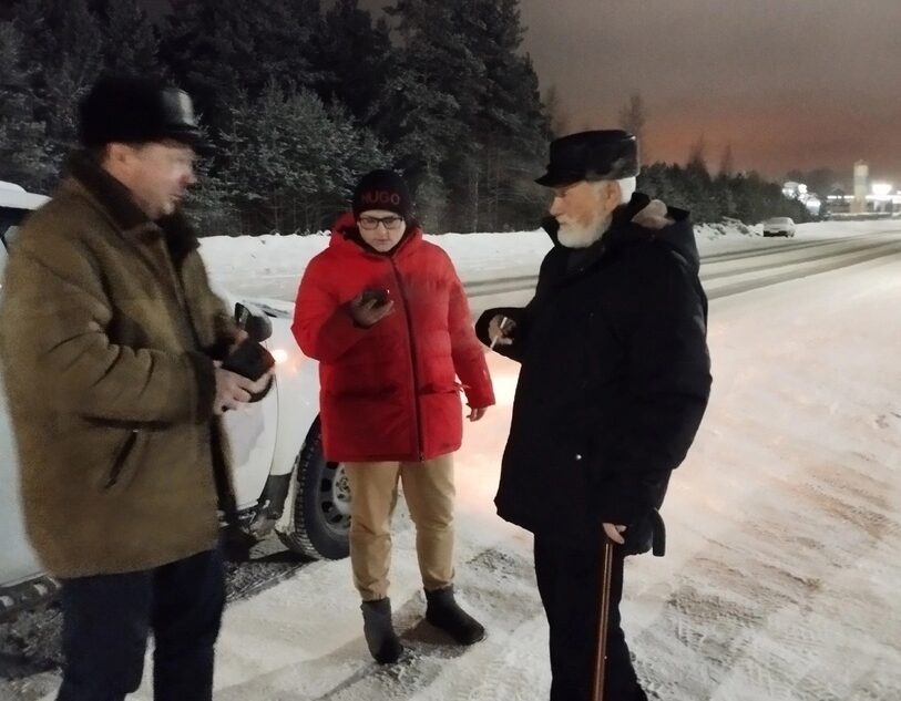 В Рождество волонтеры спасли в Тверской области дедушку и четырех подростков