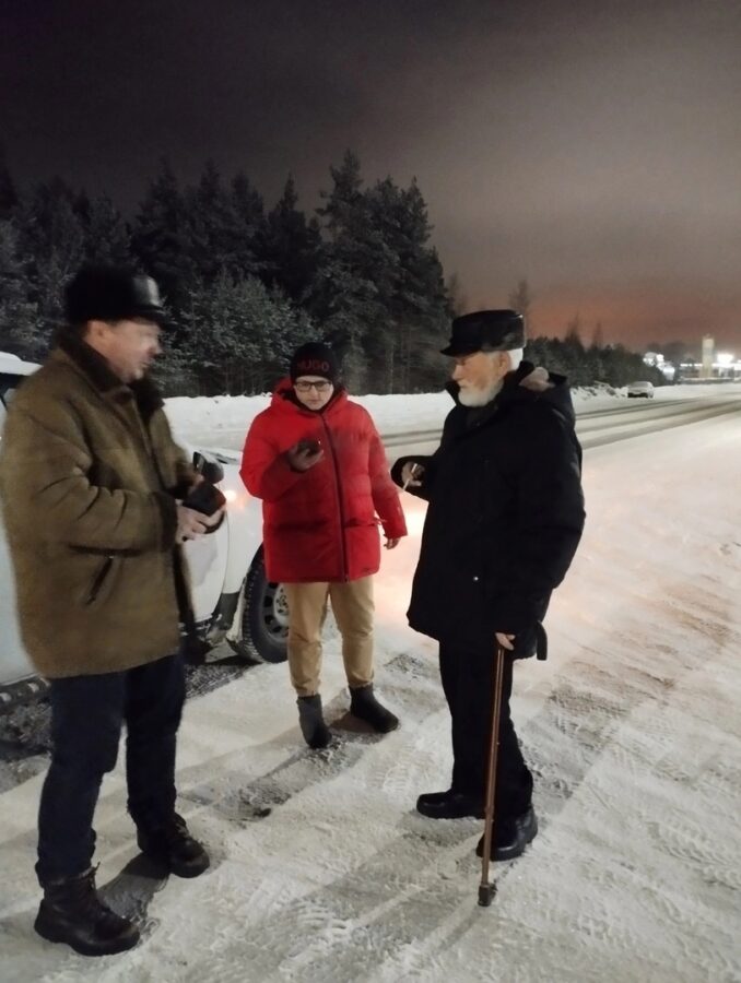 В Рождество волонтеры спасли в Тверской области дедушку и четырех подростков