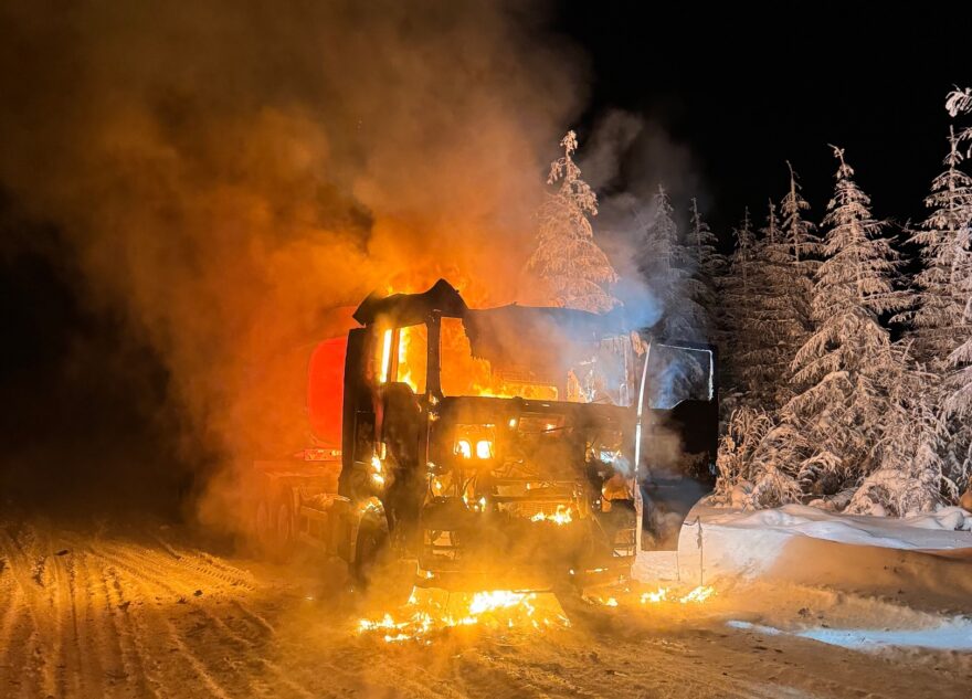 Тверские путешественники спасли водителя горящего бензовоза в Якутии  