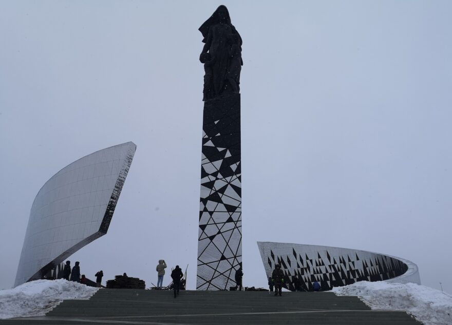 Скульптор Ржевского мемориала создал новый памятник жертвам нацистского геноцида