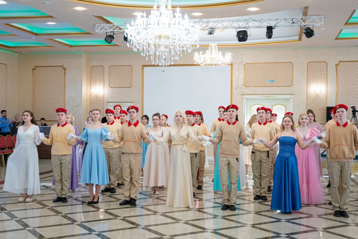 Бал юнармейцев в Тверской области открыли пятиклассники