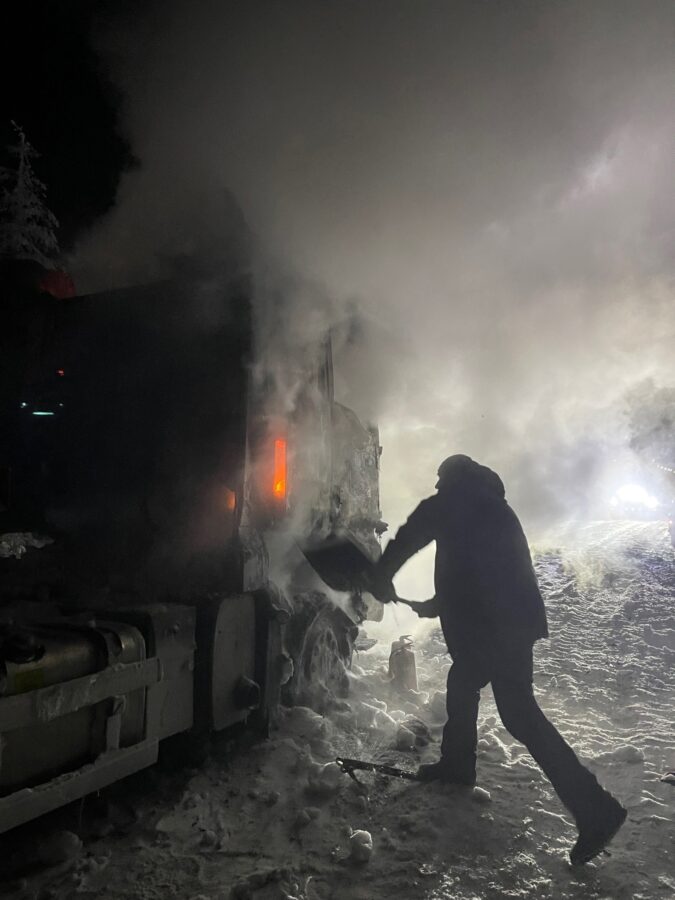 Тверские путешественники спасли водителя горящего бензовоза в Якутии  