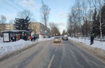 Пьяного пешехода, угодившего под колёса автомобиля, доставили в больницу в Твери Пьяного пешехода, угодившего под колёса автомобиля, доставили в больницу в Твери