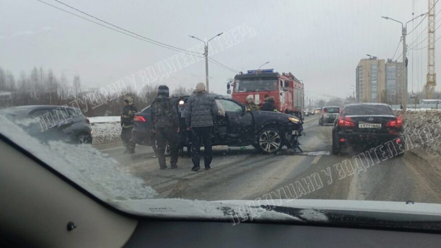 В Твери на улице Красина не поделили дорогу ВАЗ и Ауди