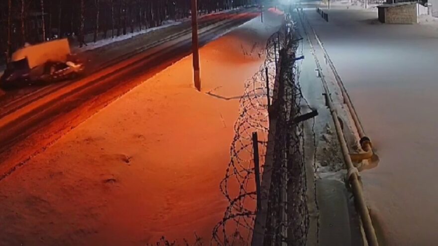 В Тверской области легковушка въехала в грузовик