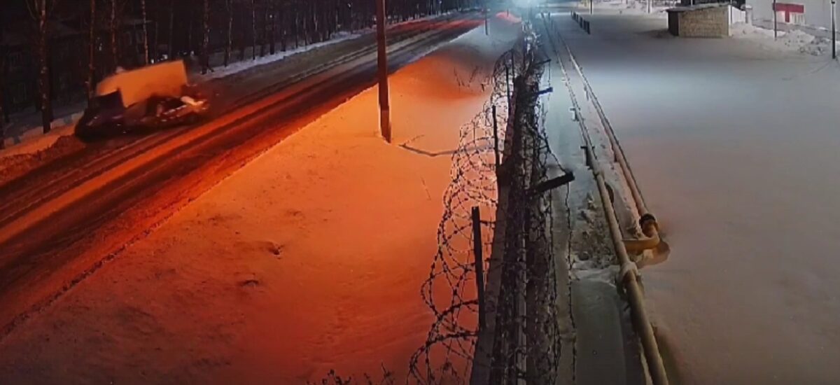 В Тверской области легковушка въехала в грузовик