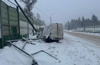 ВАЗ и Ford столкнулись на трассе в Тверской области, есть пострадавший