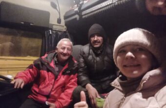 Под Тверью спасли замерзающих дальнобойщиков из Ирана, у которых сломались фуры Под Тверью спасли замерзающих дальнобойщиков из Ирана, у которых сломались фуры