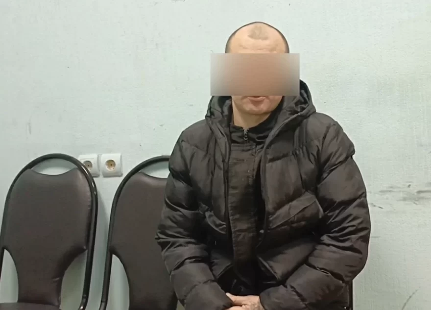 В Твери задержали мужчину, который расстрелял дверь автобуса В Твери задержали мужчину, который расстрелял дверь автобуса