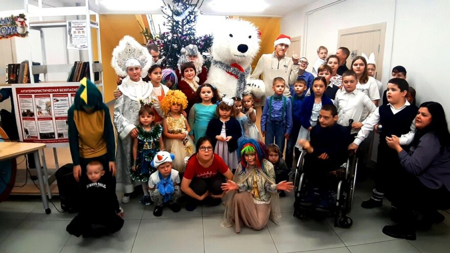 Игры, хороводы и белый медведь: в Вышнем Волочке прошёл удивительный праздник