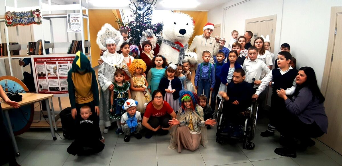 Игры, хороводы и белый медведь: в Вышнем Волочке прошёл удивительный праздник