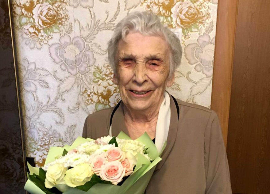 Губернатор поздравил с 90-летием Героя Социалистического Труда Александру Денисову