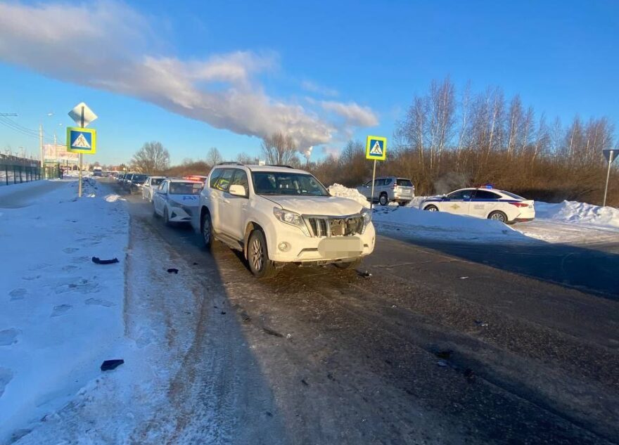 В Твери под колеса автомобиля попал мужчина