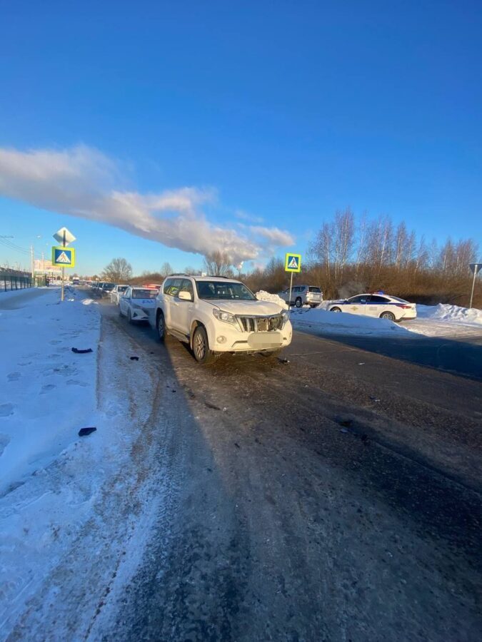 В Твери под колеса автомобиля попал мужчина