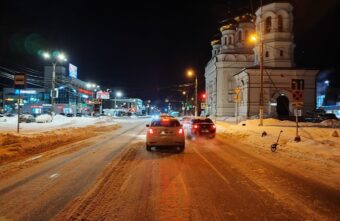 В Твери автомобиль сбил на переходе 12-летнюю девочку