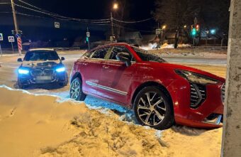 Подростка доставили в больницу после столкновения двух иномарок в Твери