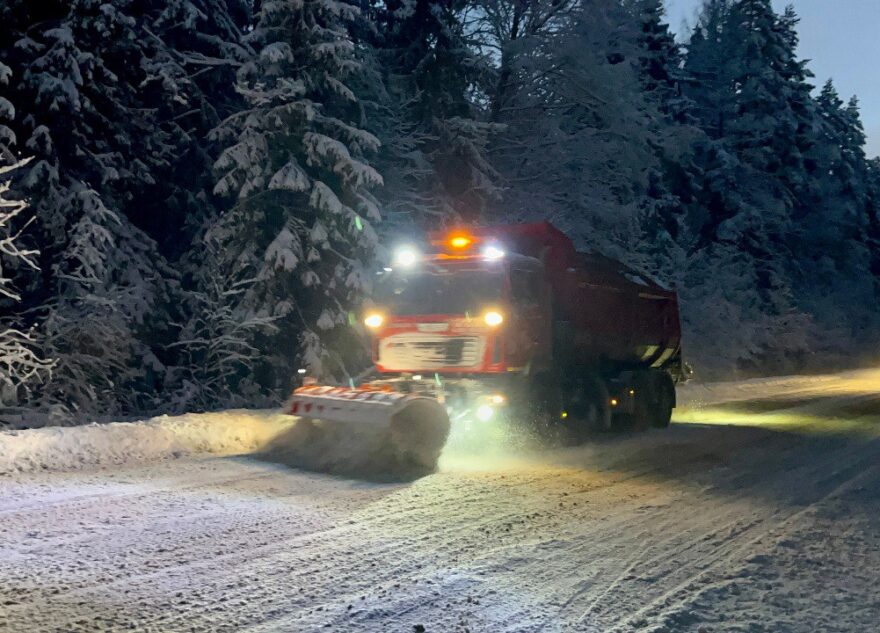 353 единицы техники вышли на расчистку дорог Тверской области