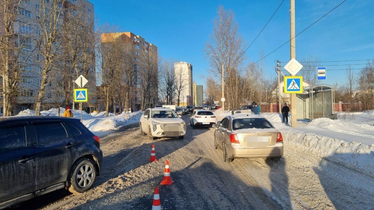 Водитель Mitsubishi сбил 59-летнюю женщину на зебре в Твери | ТОП Тверь  новости