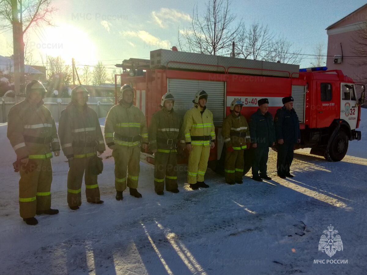 В Тверской области пожарные спасли мужчину из горящей квартиры | ТОП Тверь  новости