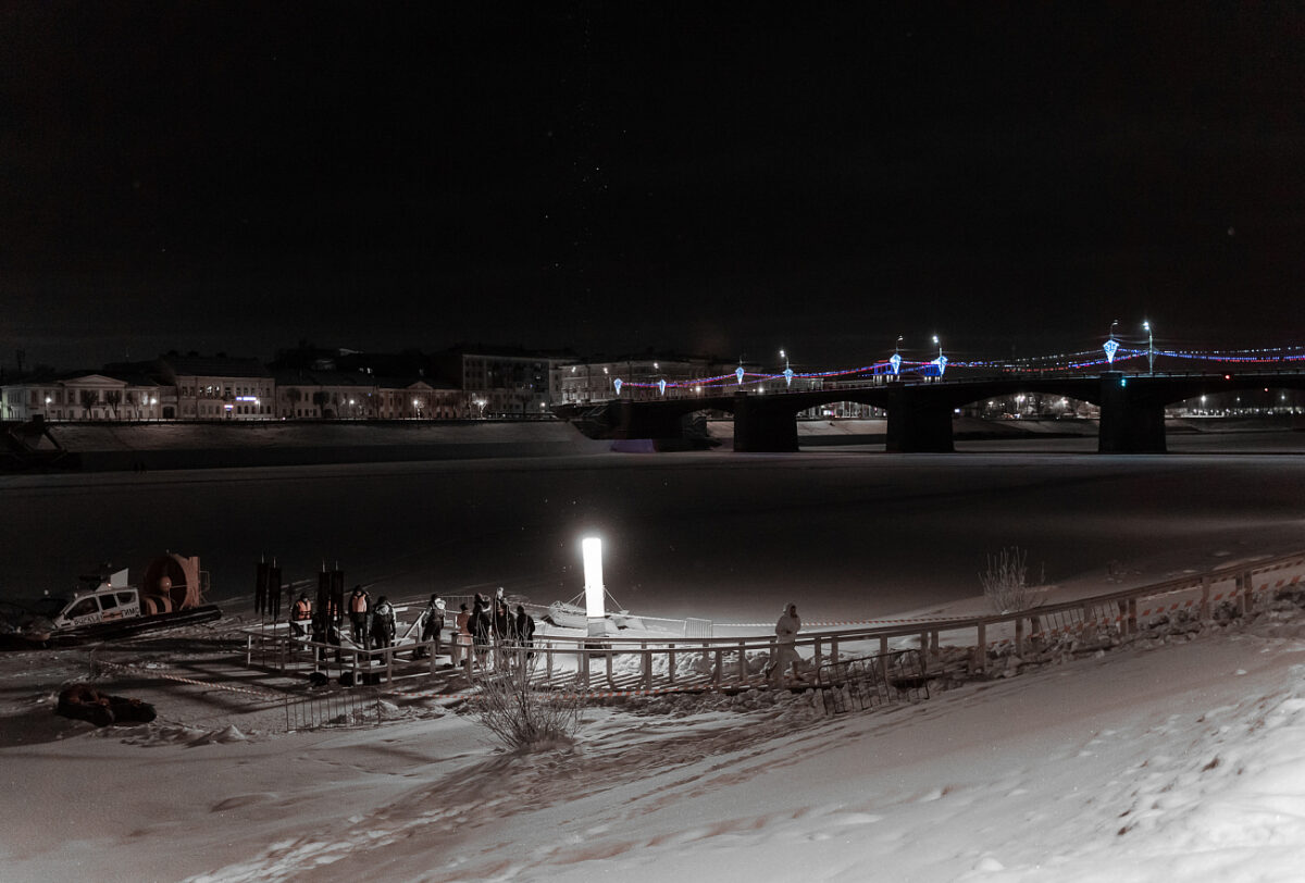 Жителям Тверской области напоминают о правилах поведения во время крещенских купаний