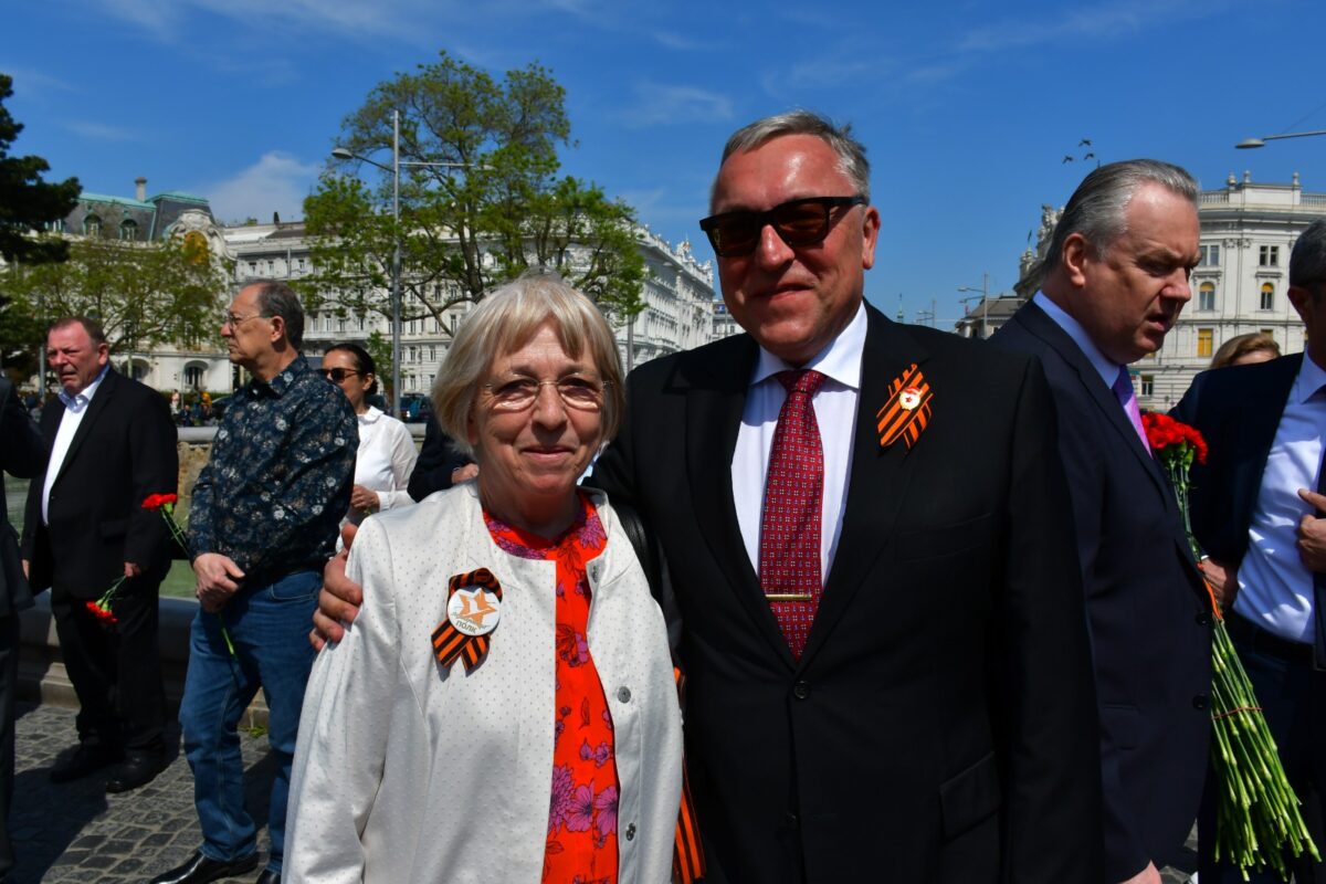 Австрийка Элеонора Дюпуи ищет родственников отца из Тверской области