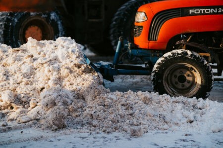 В Тверской области управляющую компанию накажут за снежные горы на дорогах В Тверской области управляющую компанию накажут за снежные горы на дорогах