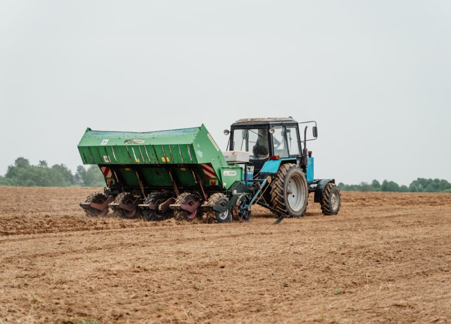 Повышение урожайности и рост посевных площадей: Игорь Руденя определил задачи по подготовке к посевной кампании