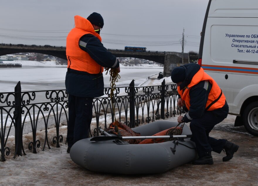 Жителям Твери рассказали по какому льду в городе ходить нельзя