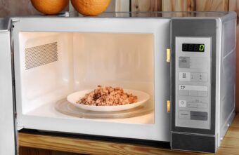 Врач рассказал об опасности разогреваемых продуктов Врач рассказал об опасности разогреваемых продуктов