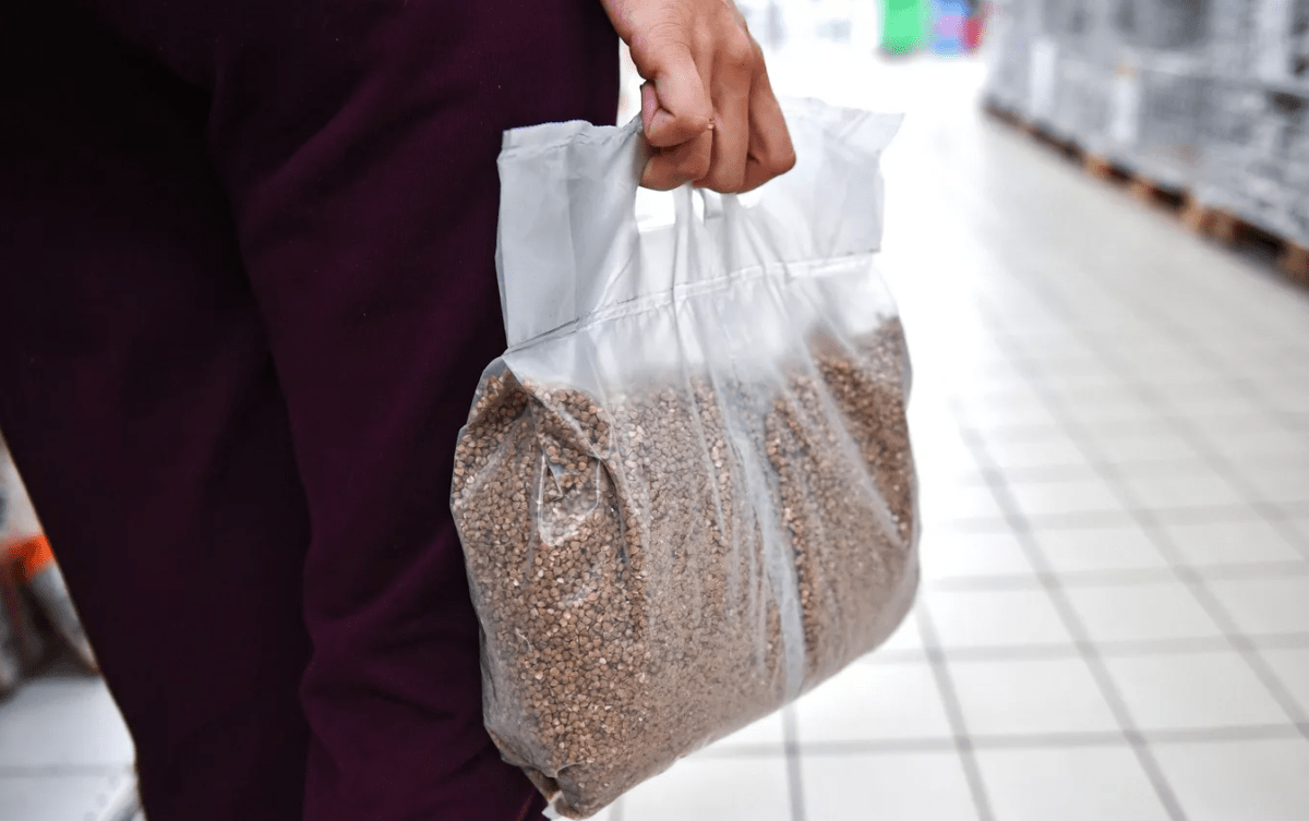 Врач рассказал, насколько опасна еда из пакетов для варки