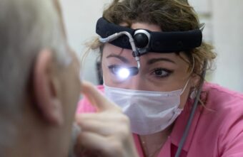 Стоматолог: ежедневная чистка языка не спасёт от болезней